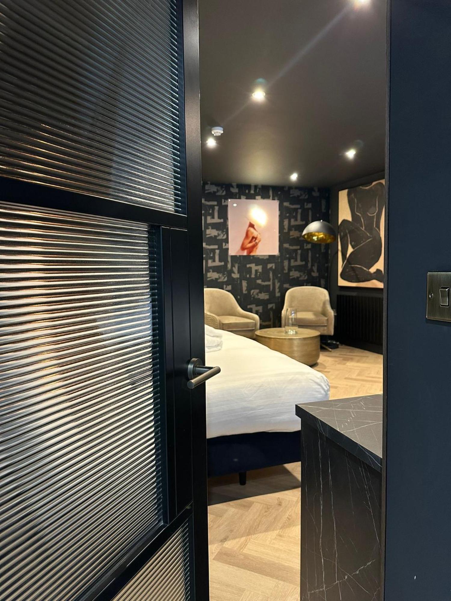 Secret Suites Ланкастер Экстерьер фото