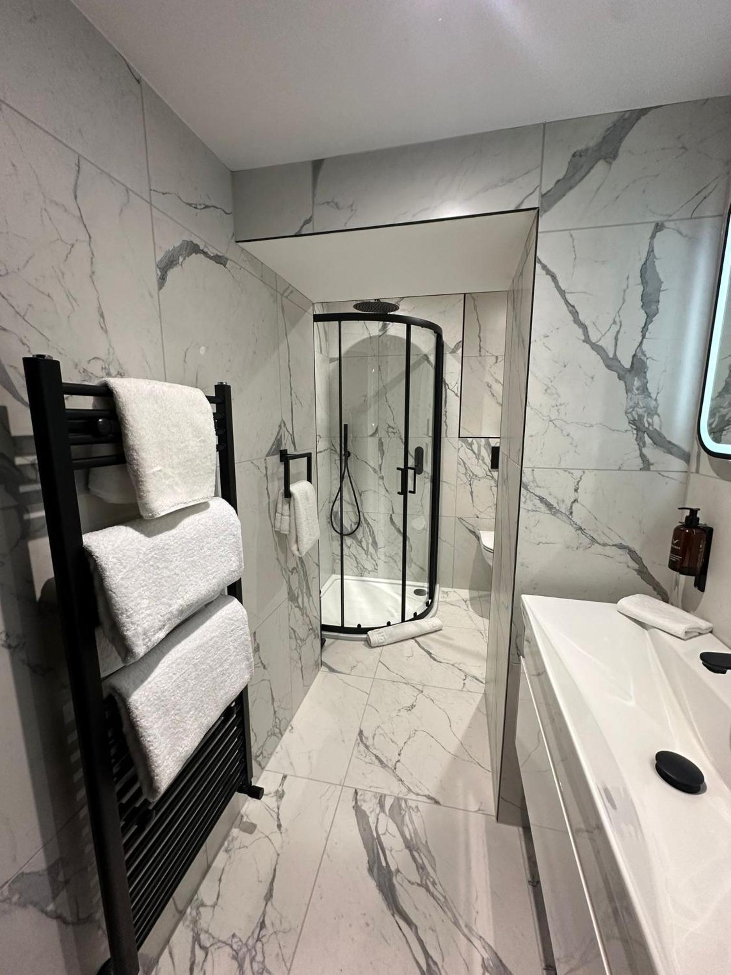 Secret Suites Ланкастер Экстерьер фото