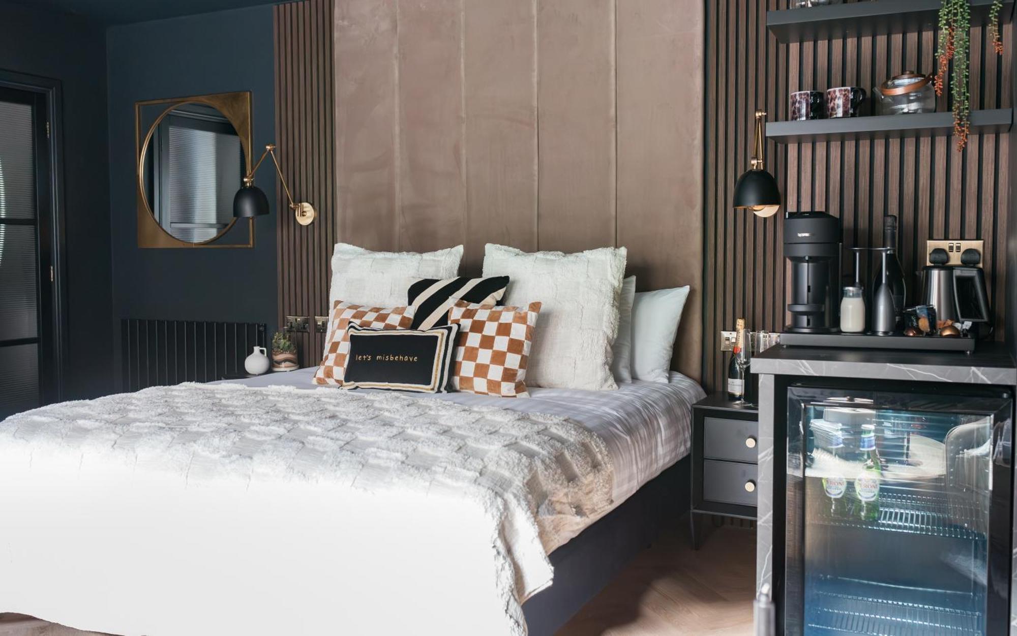 Secret Suites Ланкастер Экстерьер фото